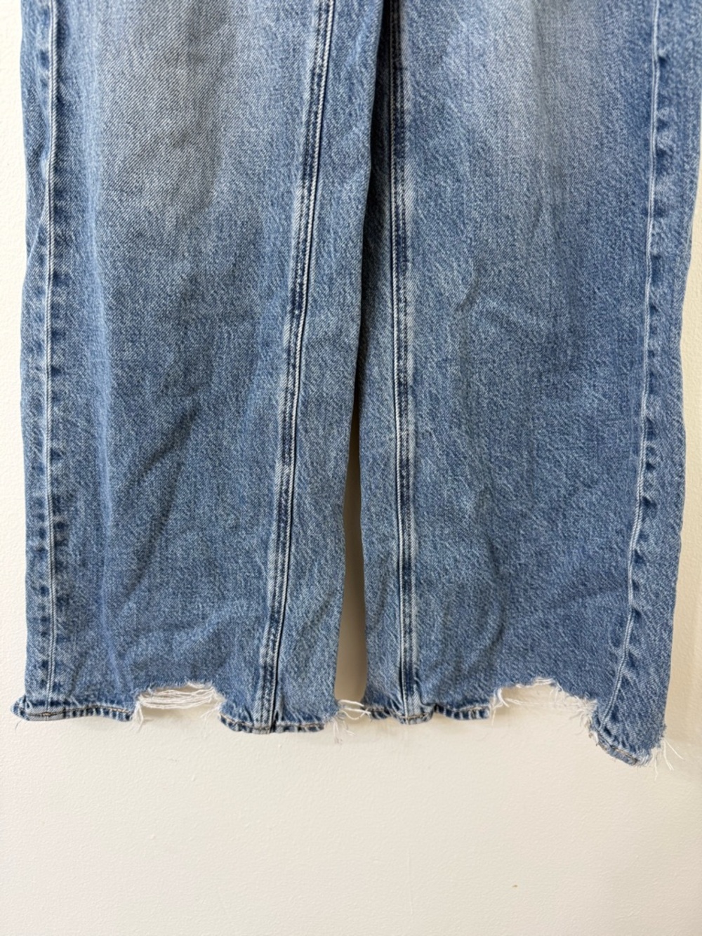 {000} American Eagle Super High-Rise Baggy Wide Leg Women's Jeans in Light Blue - Picture 3 of 9